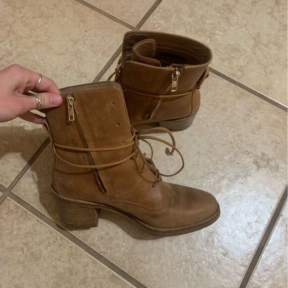 UGG Heeled Booties size 8 - Picture 4 of 9
